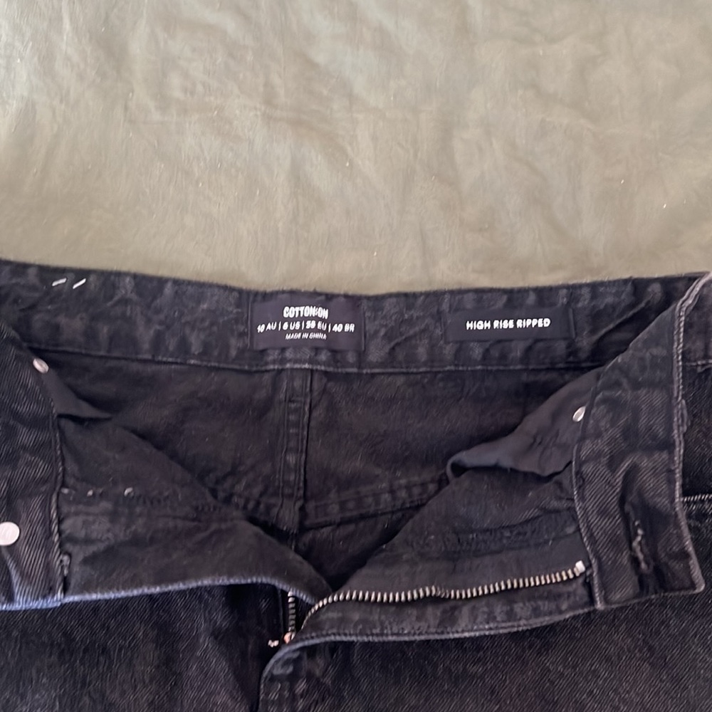 High Rise Ripped shorts - Picture 8 of 8